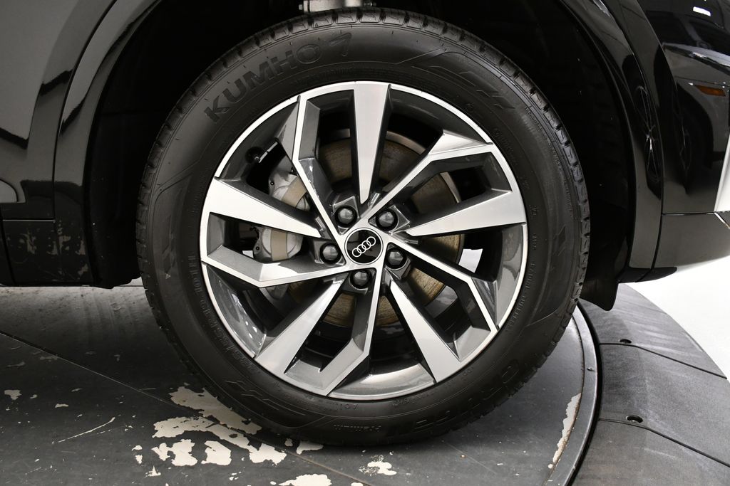 Thumbnail: 2025 Audi Q5 - 16