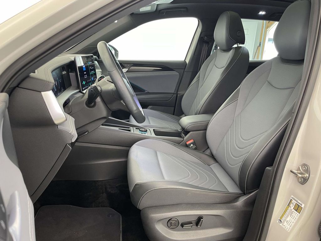 2026 Volkswagen Tiguan 2.0T SE R-Line Black - 4