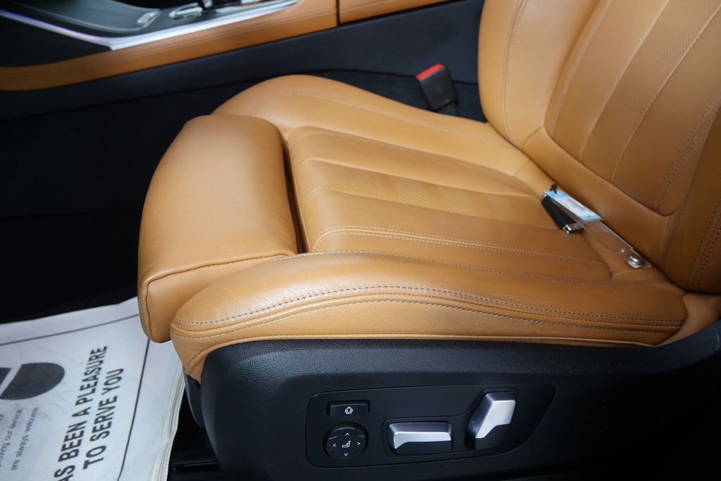2022 BMW X7 xDrive40i 9