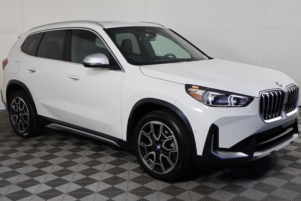 Thumbnail: 2023 BMW X1 - 3