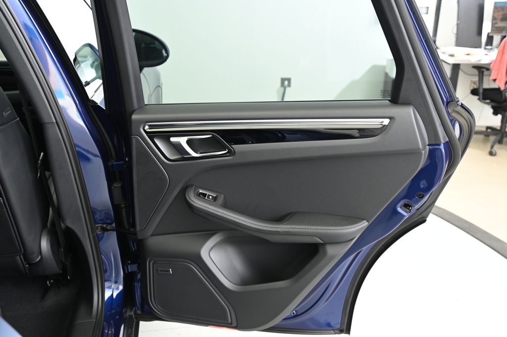 Thumbnail: 2025 Porsche Macan - 22