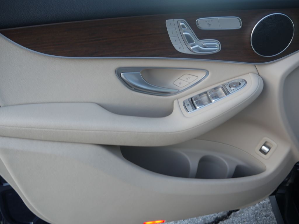 Thumbnail: 2023 Mercedes-Benz GLC - 16