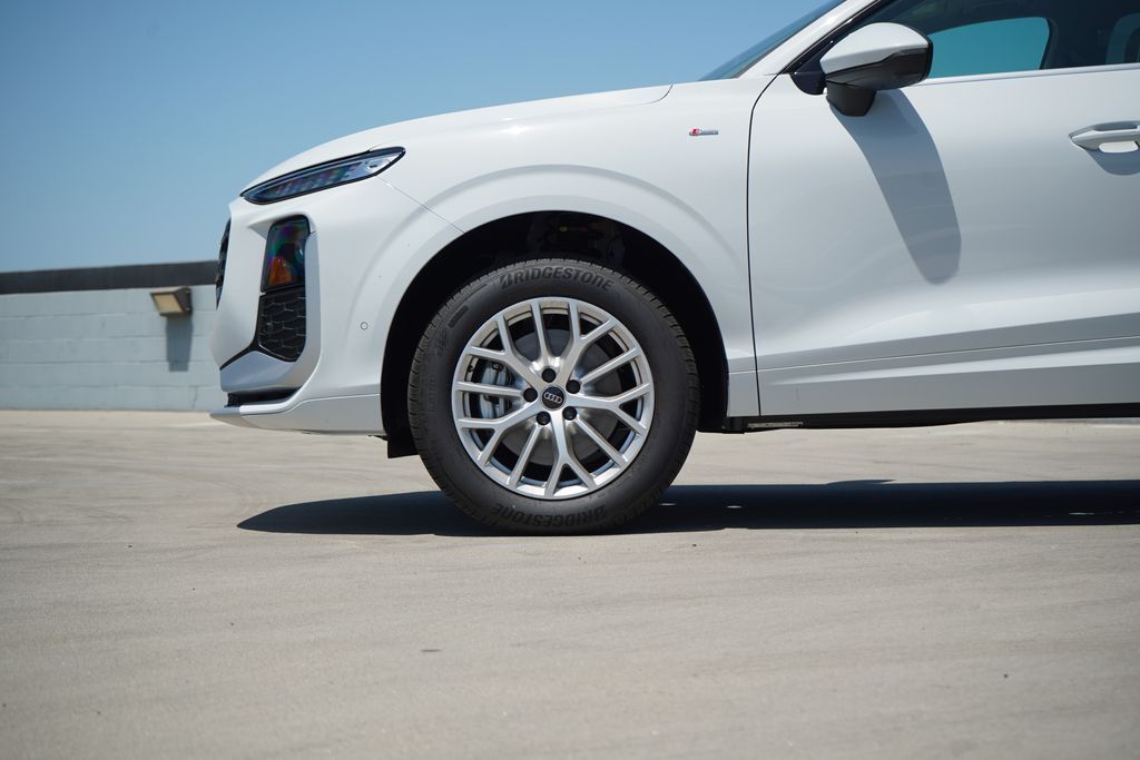 Thumbnail: 2026 Audi Q3 - 2