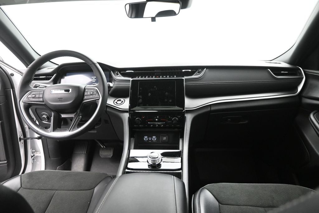 Used 2025 Jeep Grand Cherokee SUV