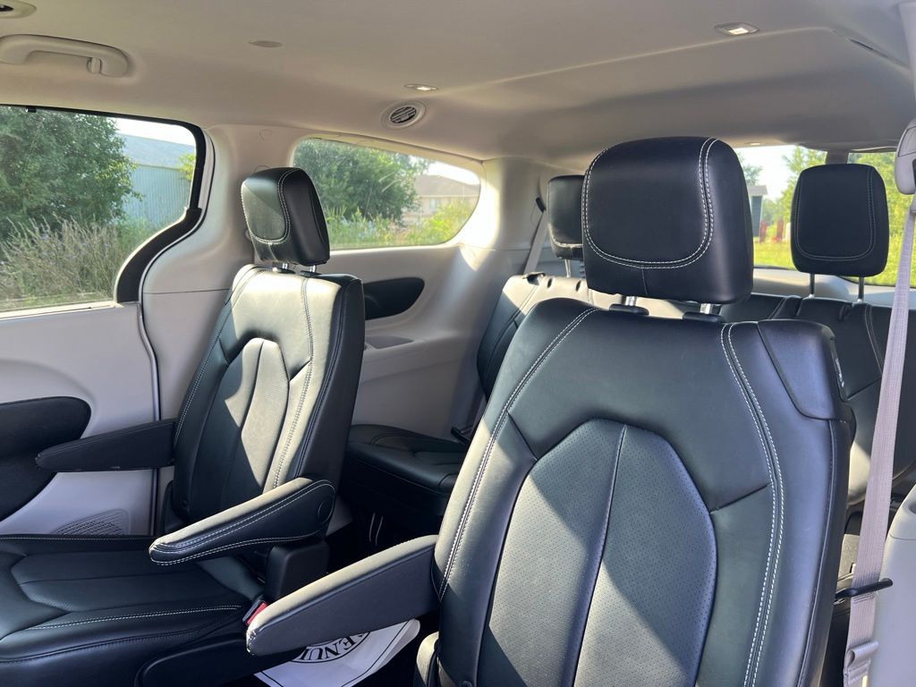Used 2023 Chrysler Pacifica Van