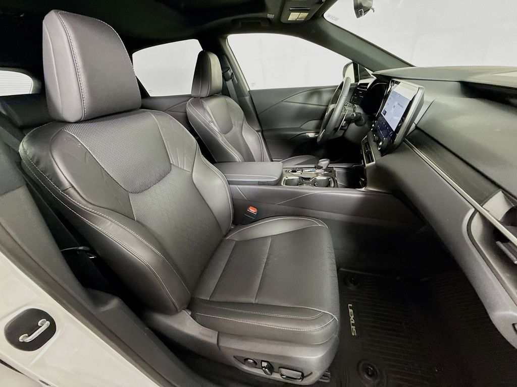 Thumbnail: 2025 Lexus RX - 29