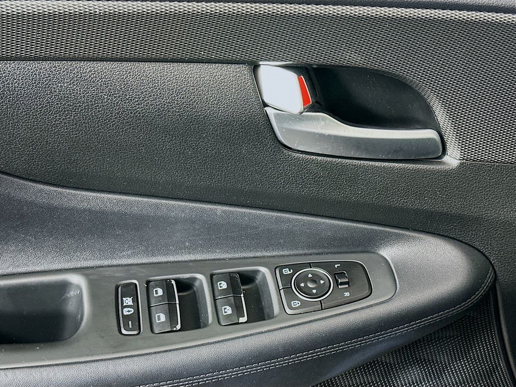 Thumbnail: 2019 Hyundai Santa Fe - 17