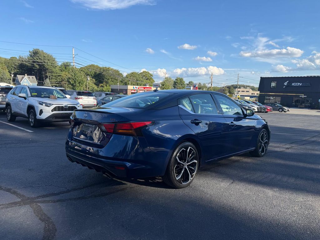 Used 2024 Nissan Altima Sedan
