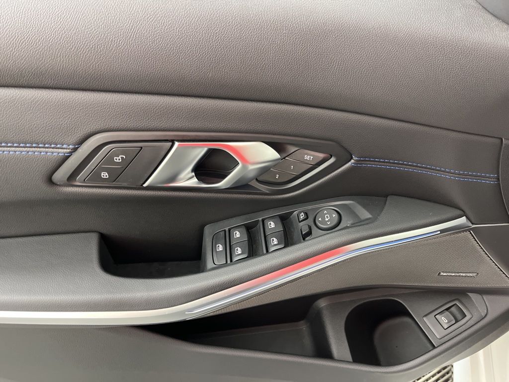 Thumbnail: 2024 BMW 3 Series - 26