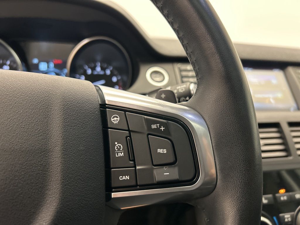 Thumbnail: 2019 Land Rover Discovery Sport - 16