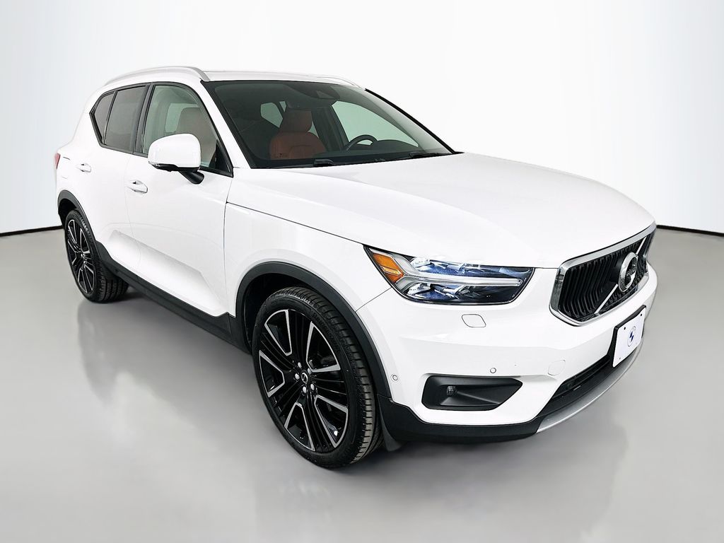 Thumbnail: 2019 Volvo XC40 - 3