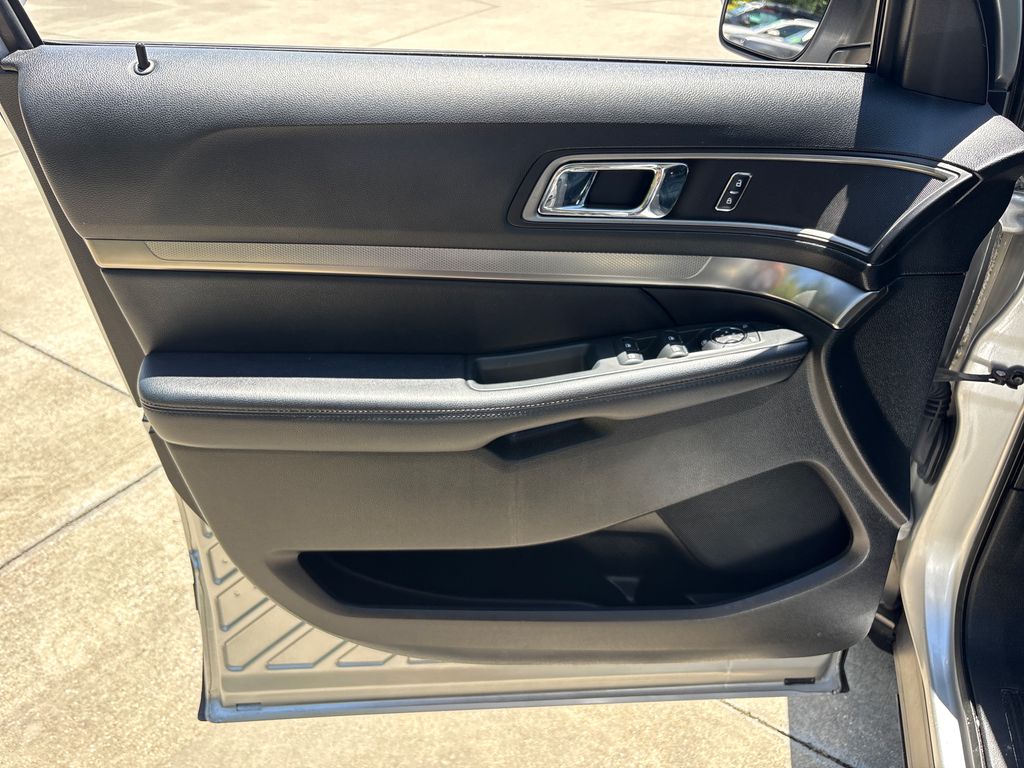 Used 2018 Silver Ford XLT image 16