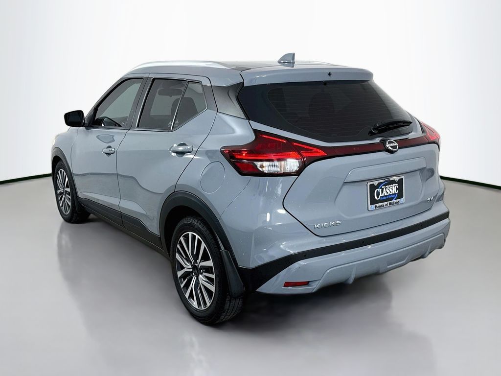 2024 Boulder Gray Pearl Nissan Kicks SV FWD SUV