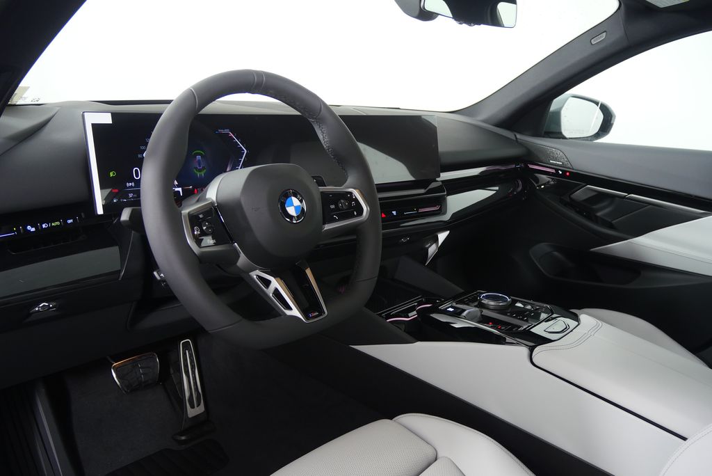 Thumbnail: 2026 BMW 5 Series - 13