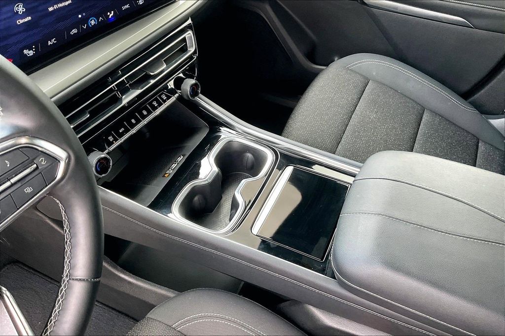 Used 2024 Chevrolet Traverse LT 4D Sport Utility