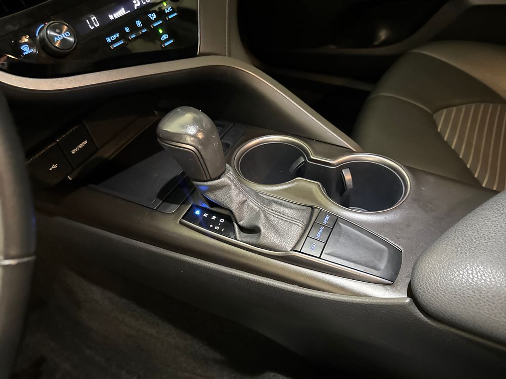 Certified Used 2022  Toyota SE image 29