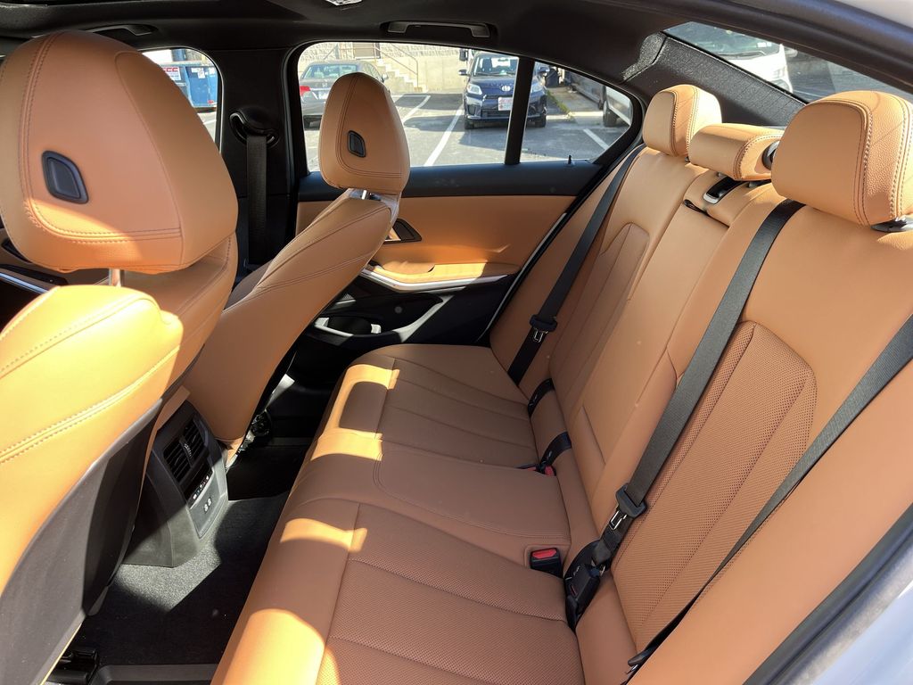 Thumbnail: 2024 BMW 3 Series - 23