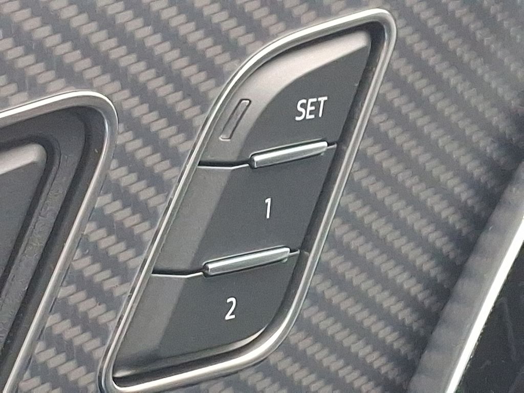 Thumbnail: 2026 Audi RS Q8 - 25