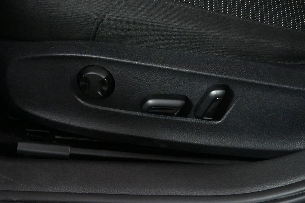 Thumbnail: 2018 Volkswagen Passat - 27