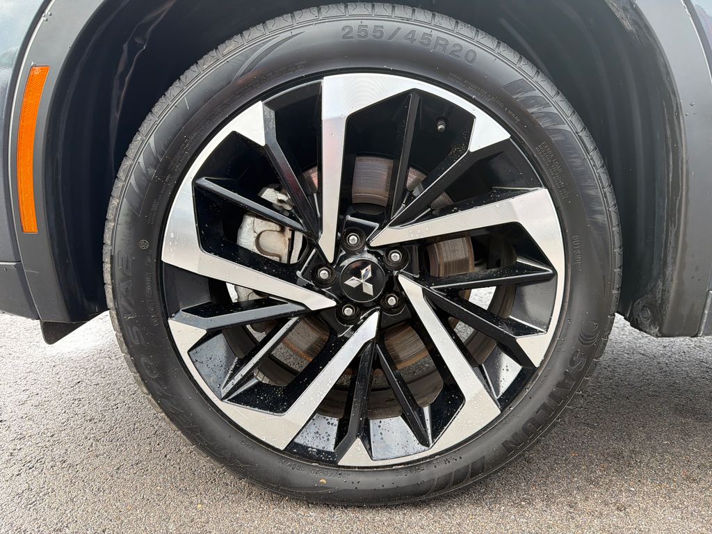Used 2024 Gray Mitsubishi SE image 2