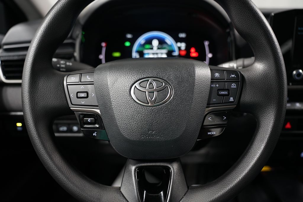 2025 Toyota Camry LE 12
