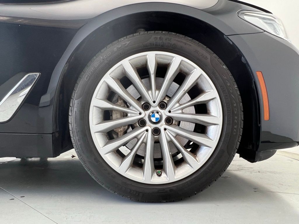 Thumbnail: 2023 BMW 5 Series - 25