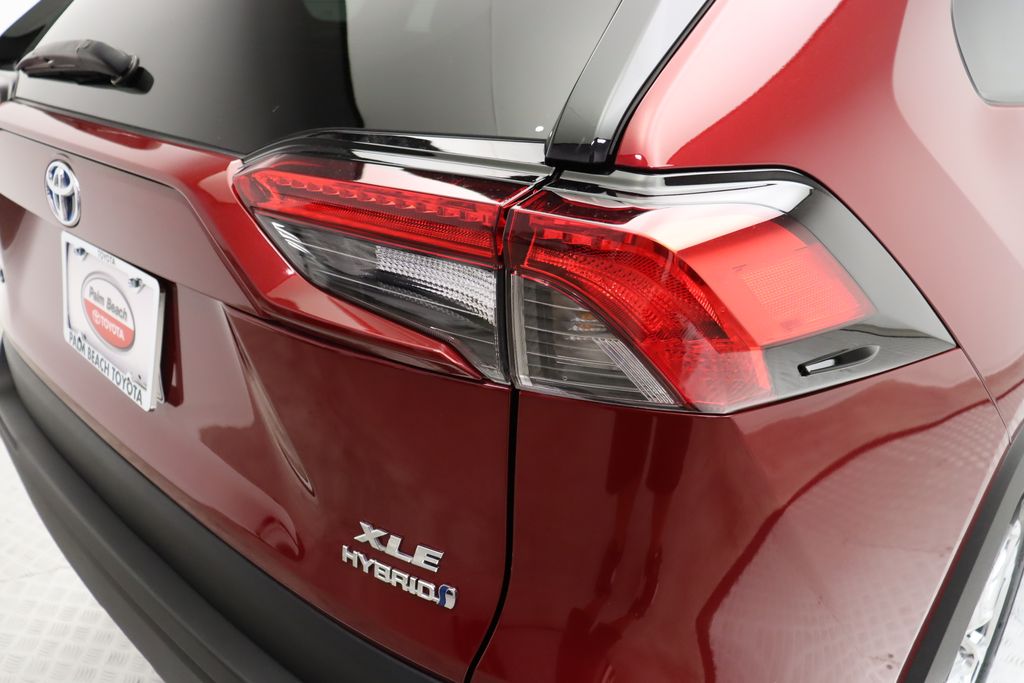 2022 Toyota RAV4 XLE 9