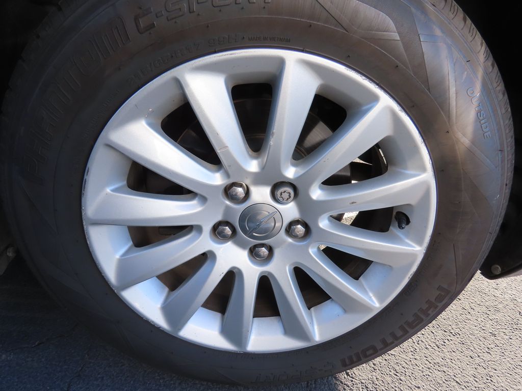 Thumbnail: 2014 Chrysler 300 - 16