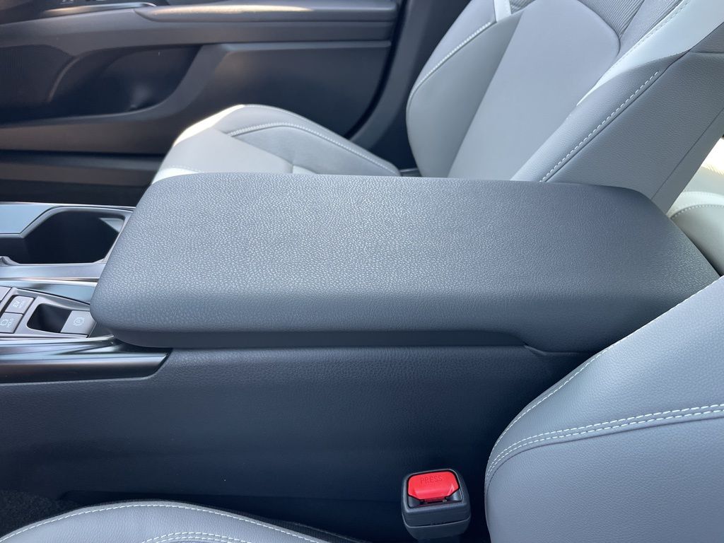 Camry Hybrid SE