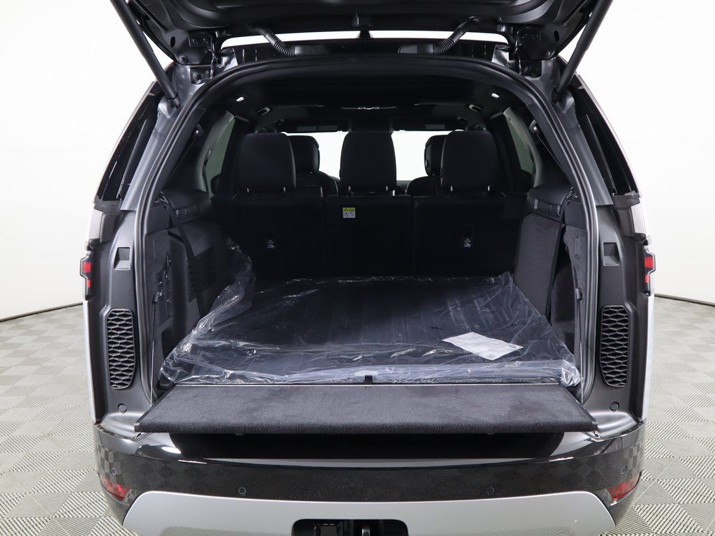 Thumbnail: 2023 Land Rover Discovery - 32