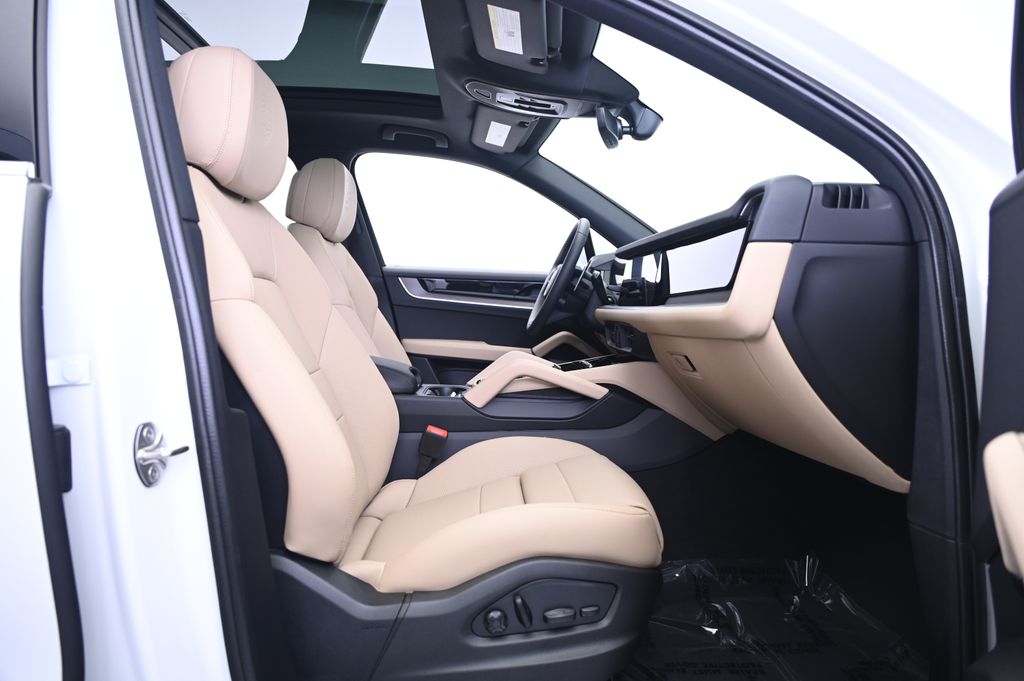 Thumbnail: 2025 Porsche Cayenne - 23
