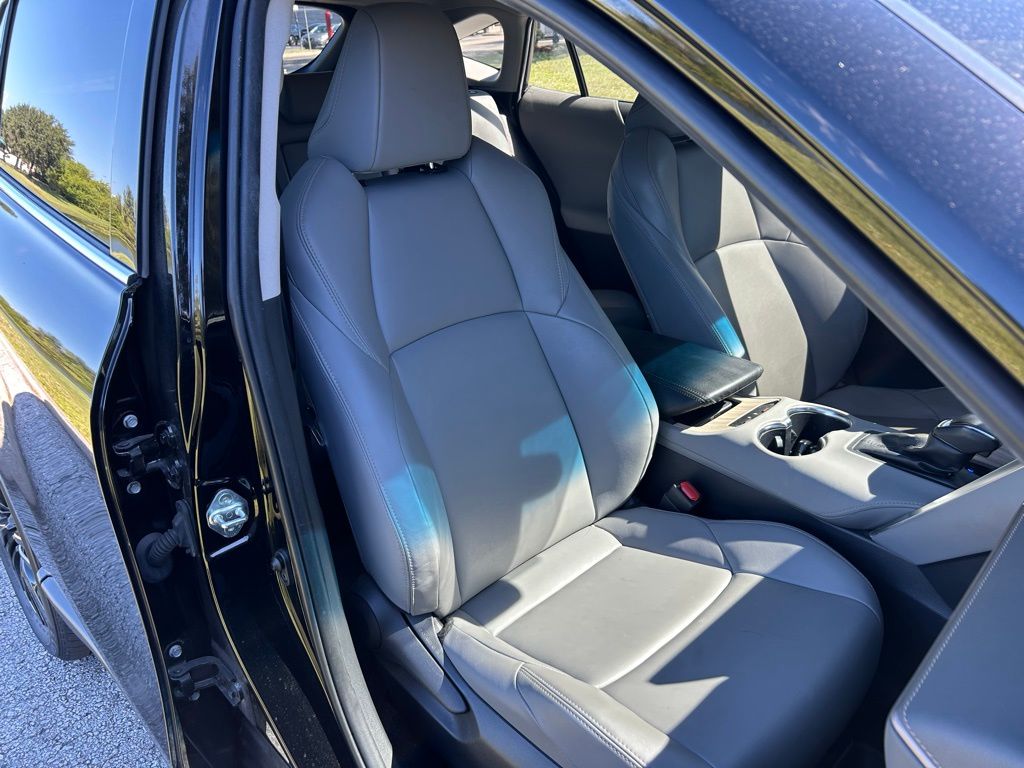 Thumbnail: 2022 Toyota Venza - 15