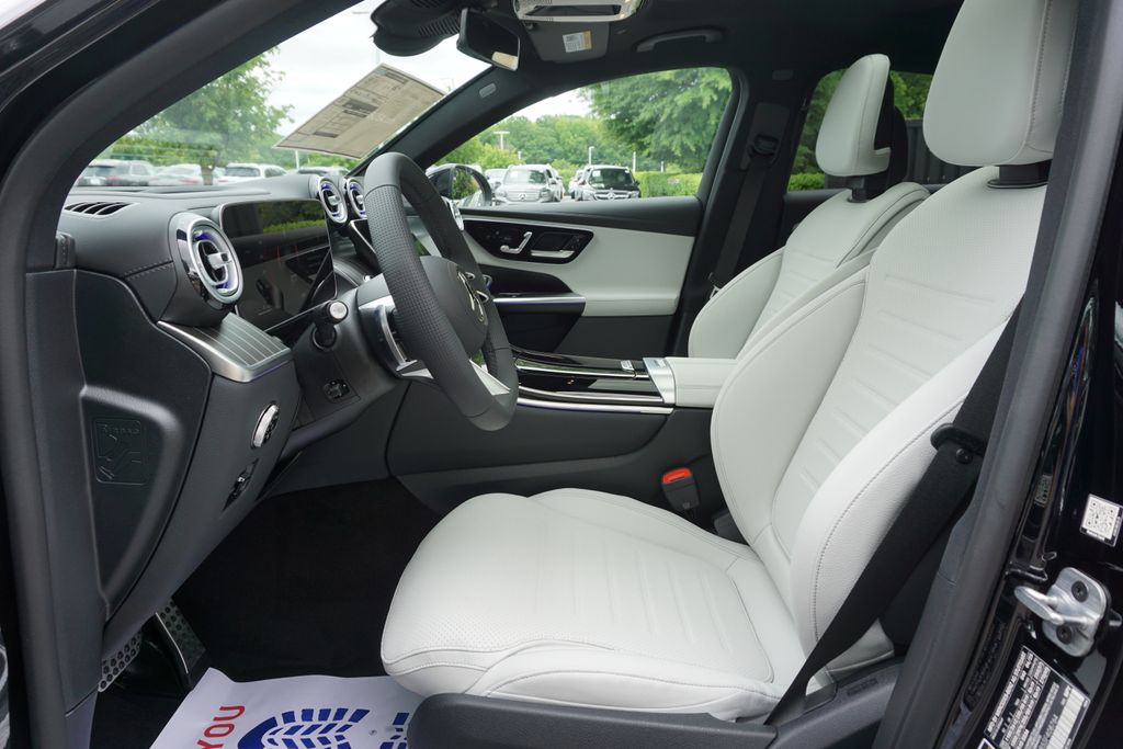 2025 Mercedes-Benz GLC 300 22