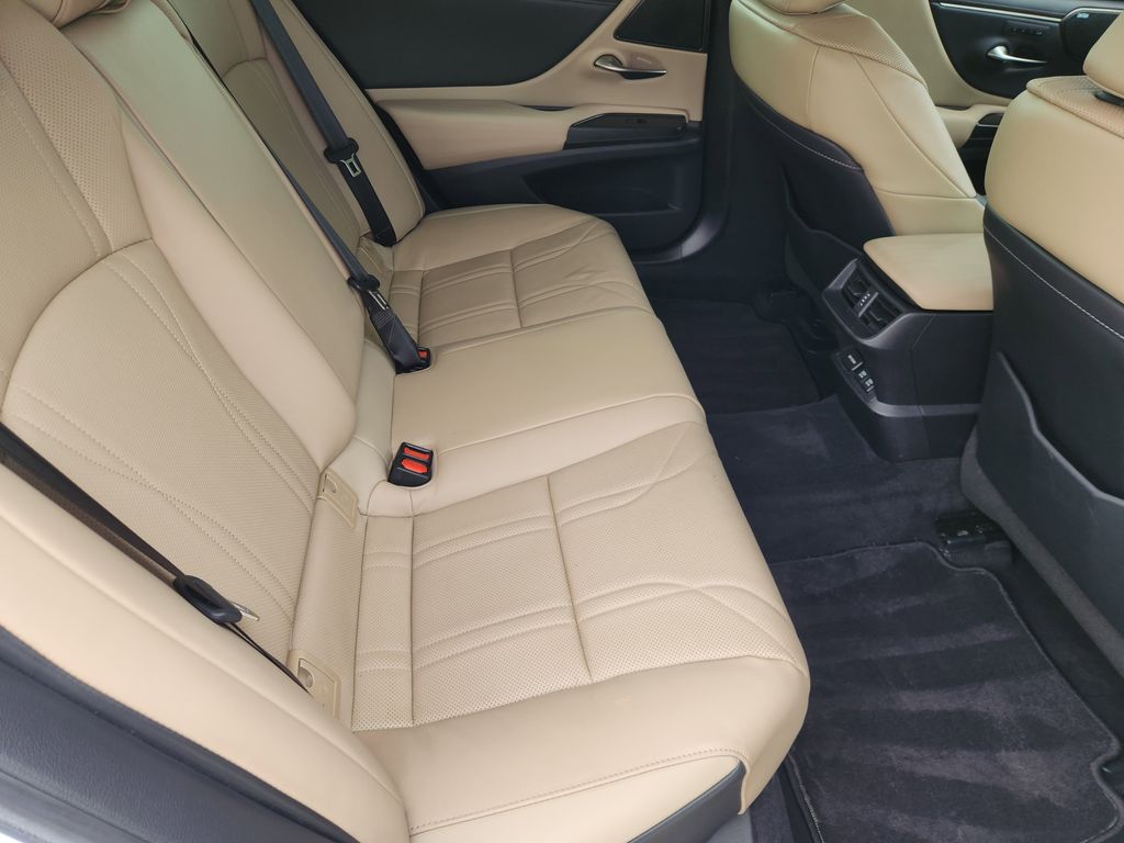 2019 Lexus ES 350 Ultra Luxury White at Emmons Autoplex