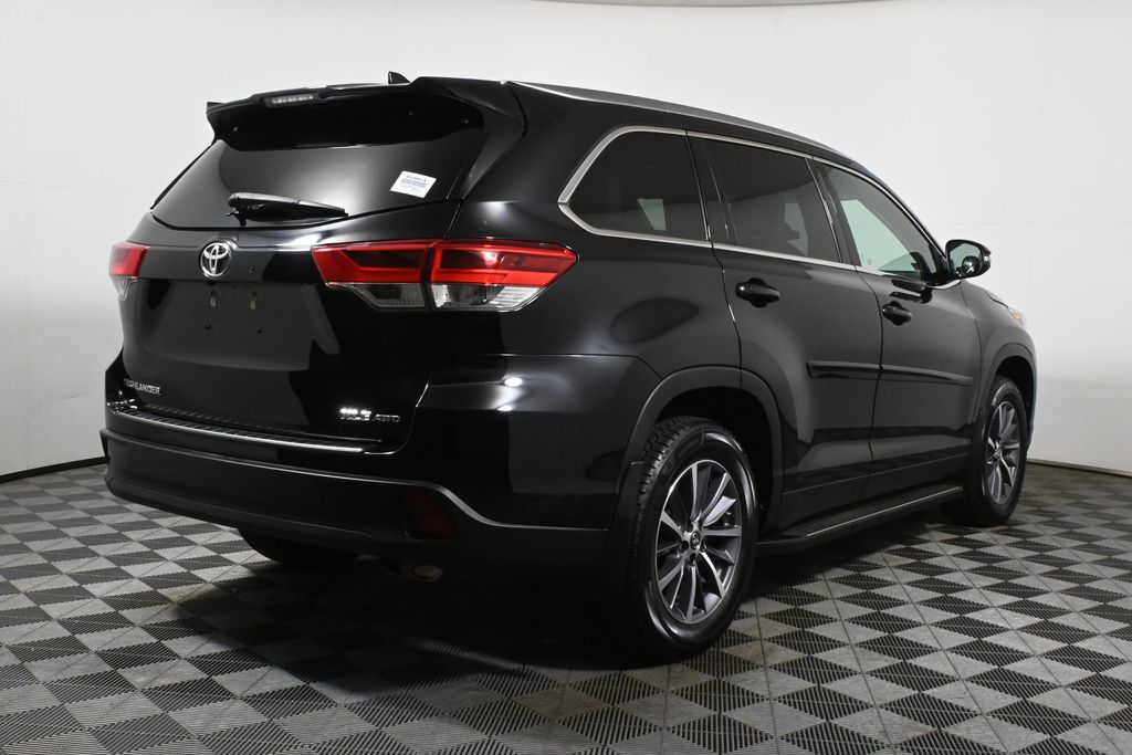 Thumbnail: 2019 Toyota Highlander - 7