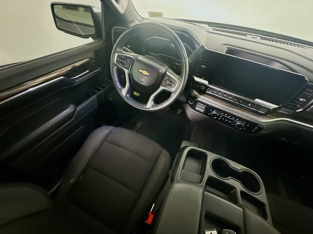 Used 2024 Gray Chevrolet LT image 9