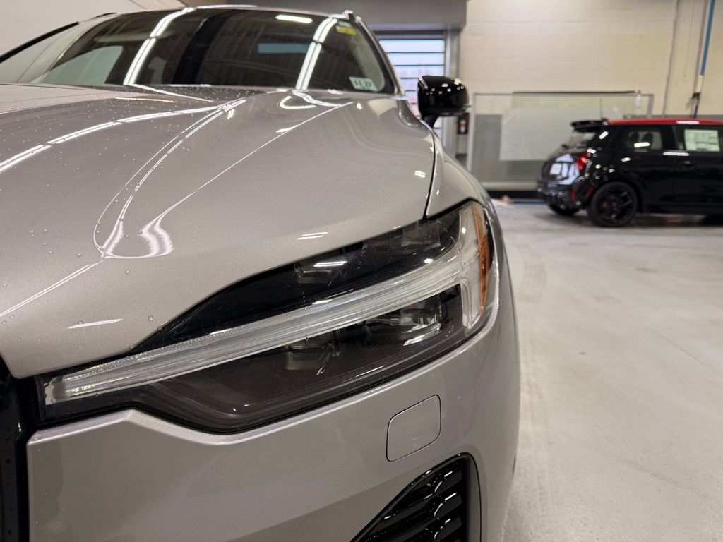 Thumbnail: 2023 Volvo XC60 - 9