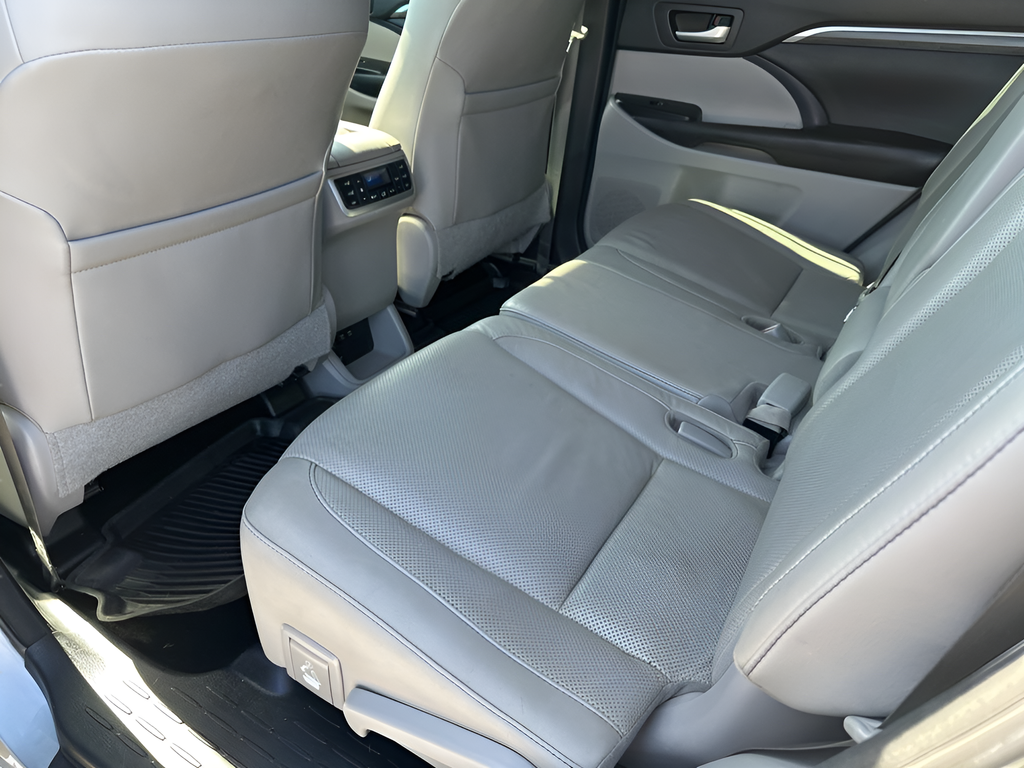 Used Car 2018 Toyota Highlander  For Sale Under $30,000 In Austin, Texas