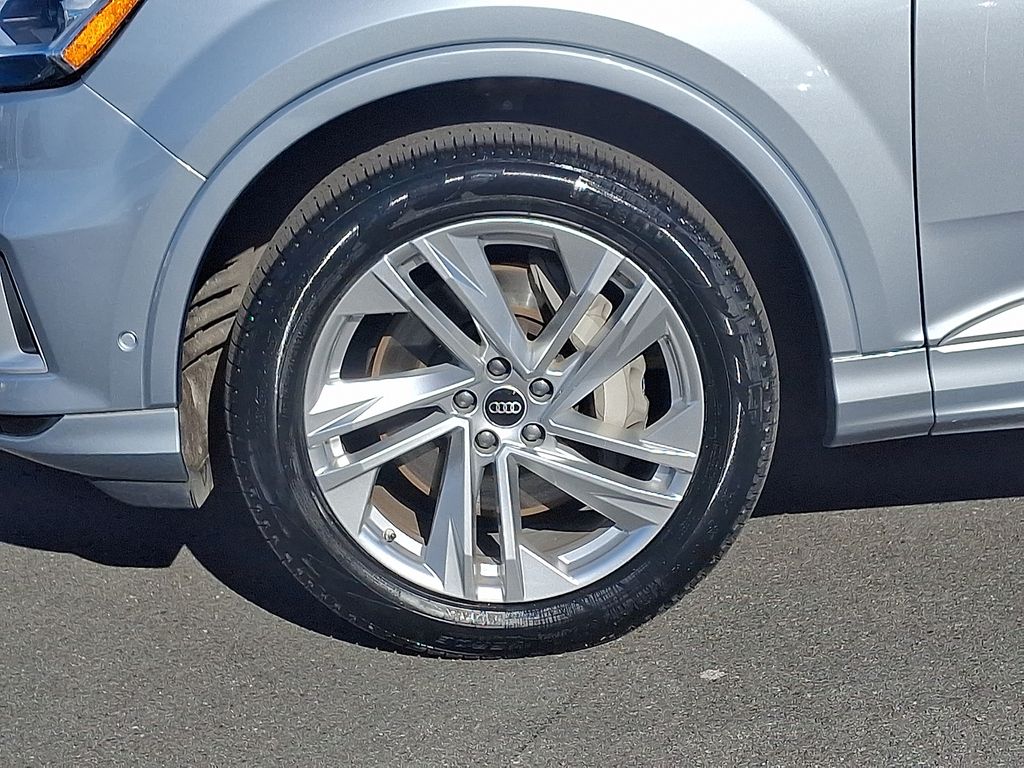 Thumbnail: 2023 Audi Q7 - 8