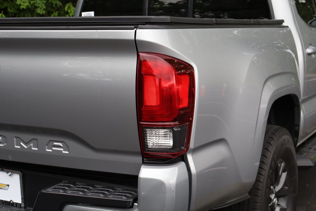Thumbnail: 2019 Toyota Tacoma - 7
