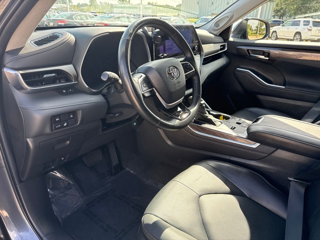Used 2023 Toyota Highlander Hybrid SUV