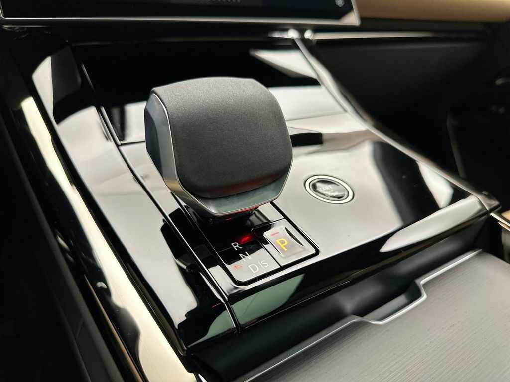 Thumbnail: 2026 Land Rover Range Rover Sport - 20