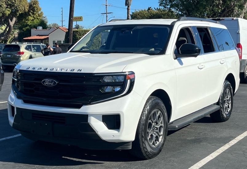 White Metallic 2025 Ford Expedition SUV / Crossover Four-Wheel Drive Automatic