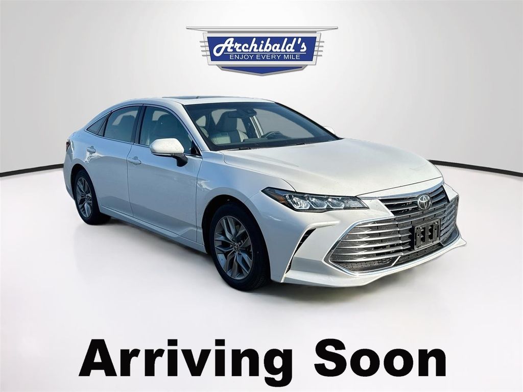 White (Wind Chill Pearl) 2022 Toyota Avalon Sedan Front-Wheel Drive 8-Speed Automatic