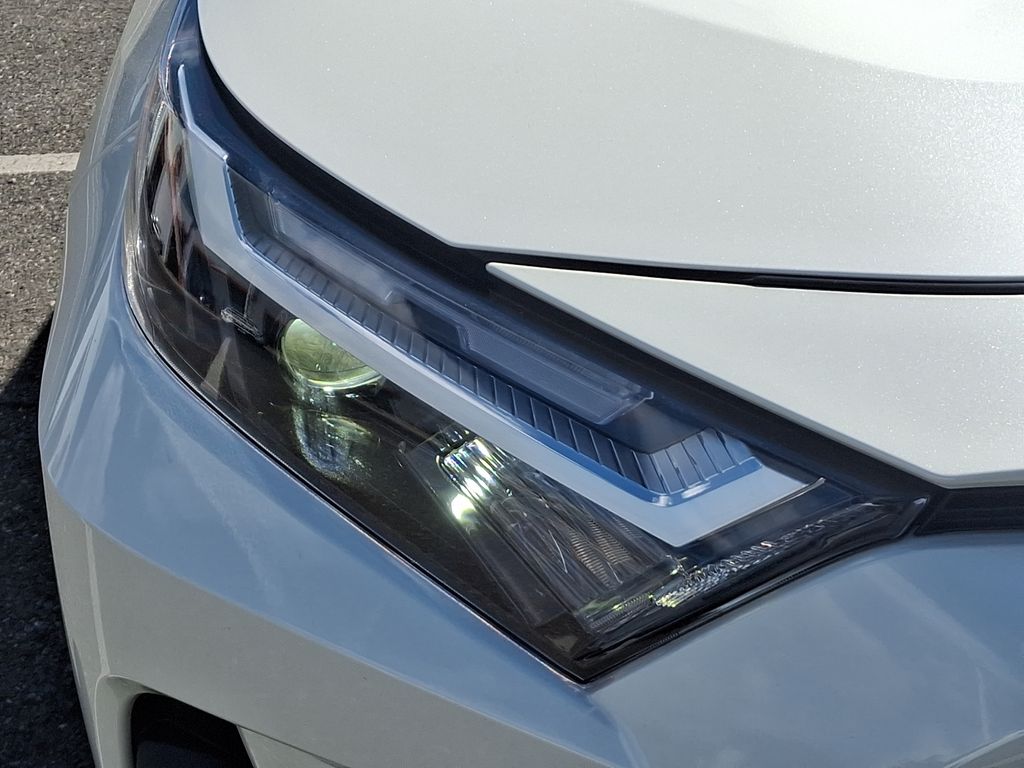 2022 Toyota RAV4 XLE Premium 9