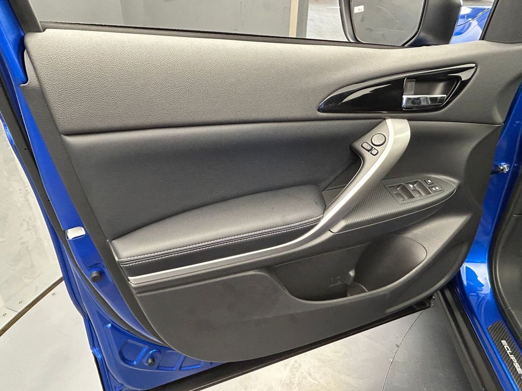 New 2026 Blue Metallic Mitsubishi SE image 45