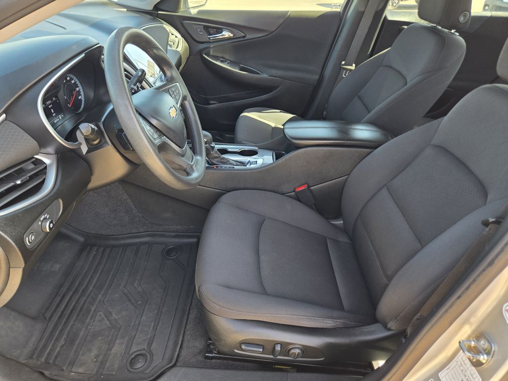 2022 Chevrolet Malibu LT - 11