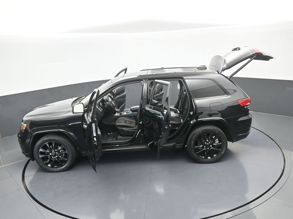 Used 2020 Diamond Black Crystal Pearlcoat Jeep Altitude image 66