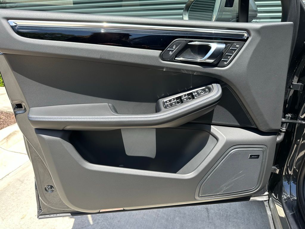 Thumbnail: 2026 Porsche Macan - 19