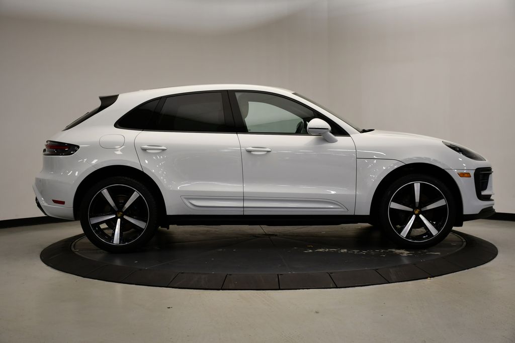 Thumbnail: 2022 Porsche Macan - 8